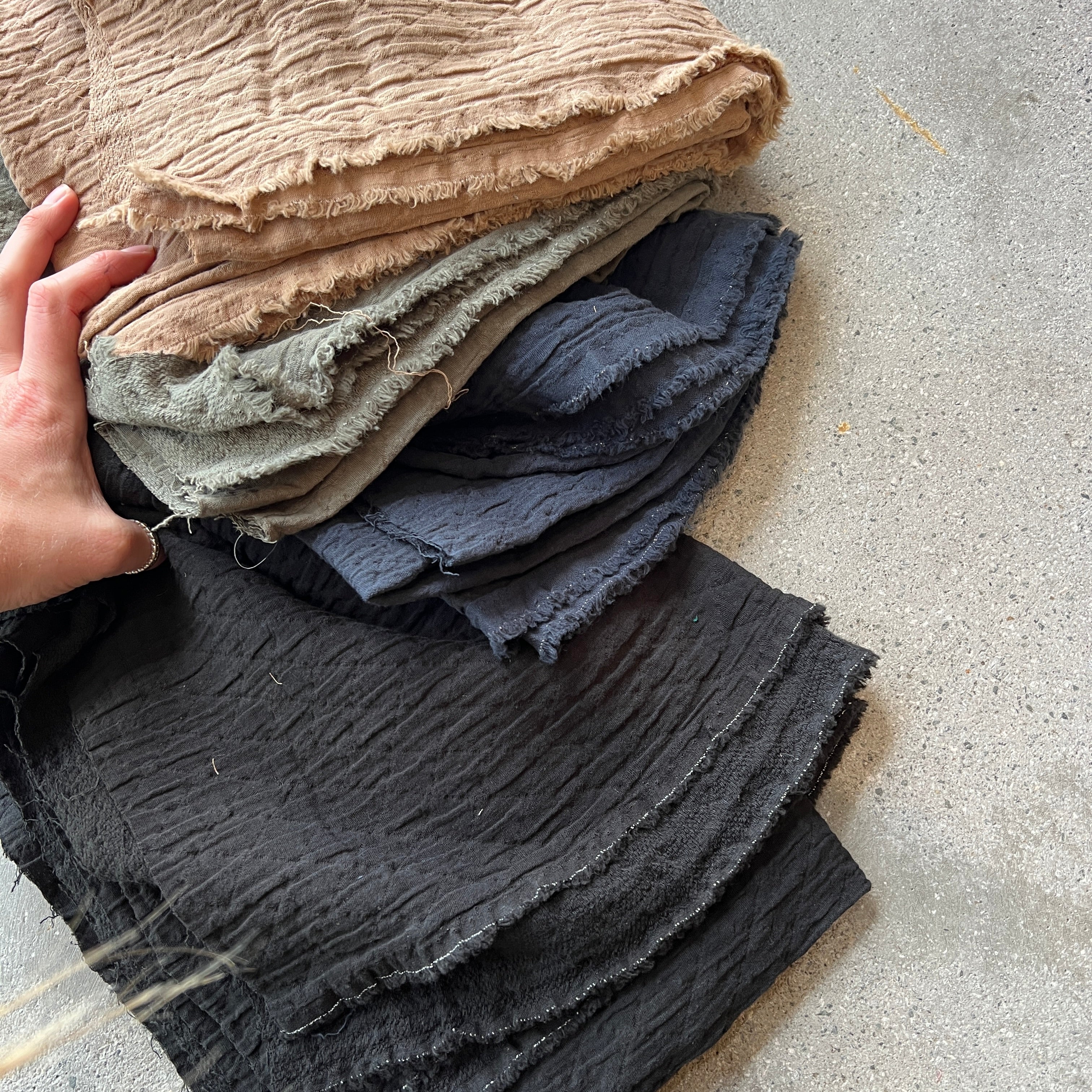 Finn Navy $22 per metre - Image 3